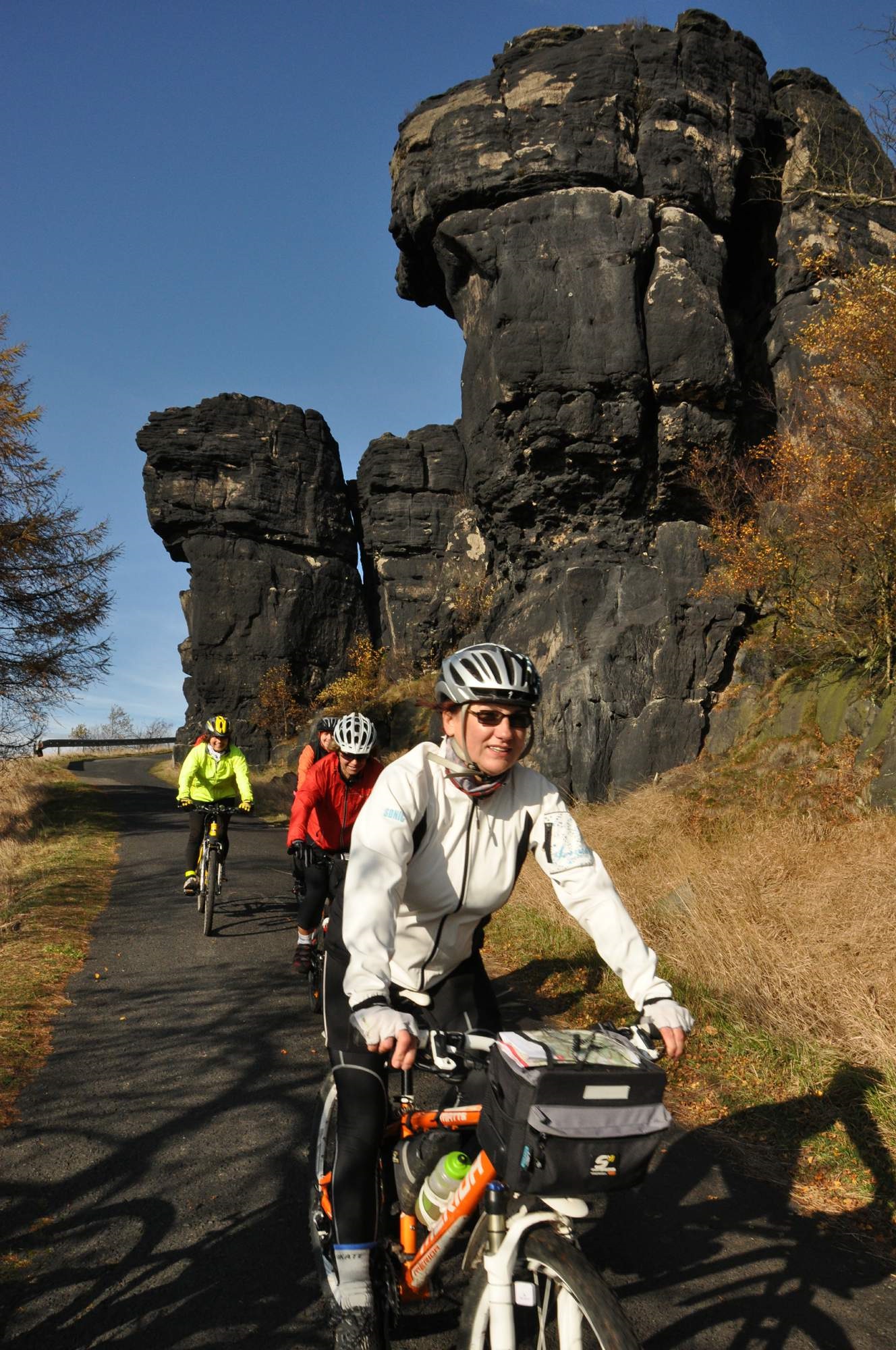 Cyclists during the descent from Děčínský Snežník
