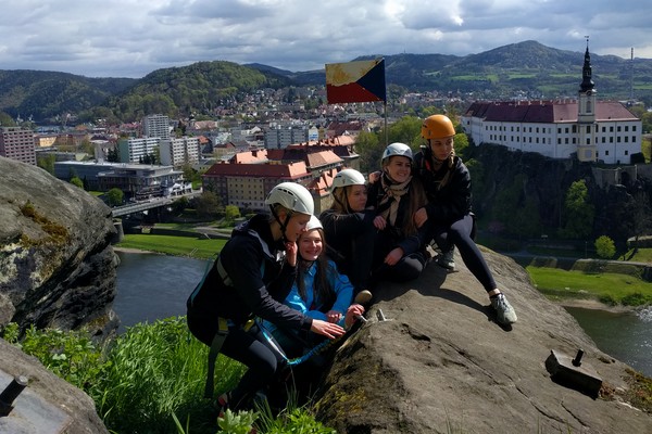 Unsere erfahrenen Instruktoren sorgen für einen sicheren Aufstieg zum Klettersteig